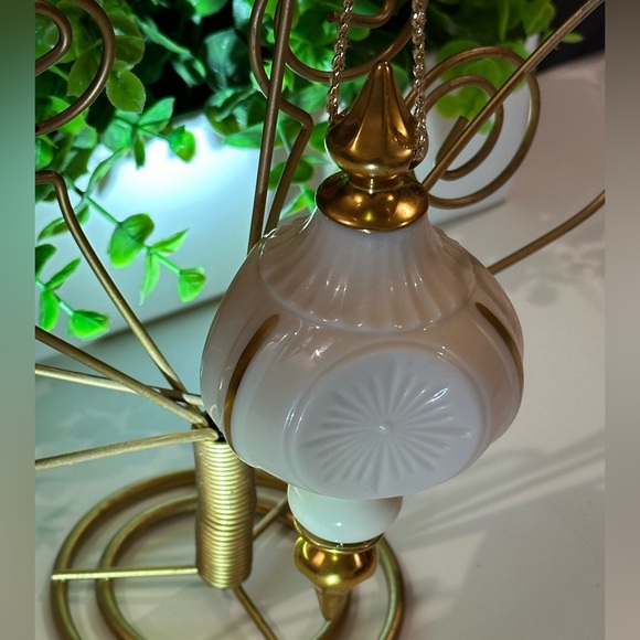 Lenox China 1984 Annual Christmas Ornament - Picture 2 of 4